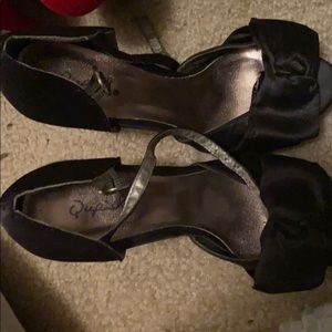 Black silk heels with bow